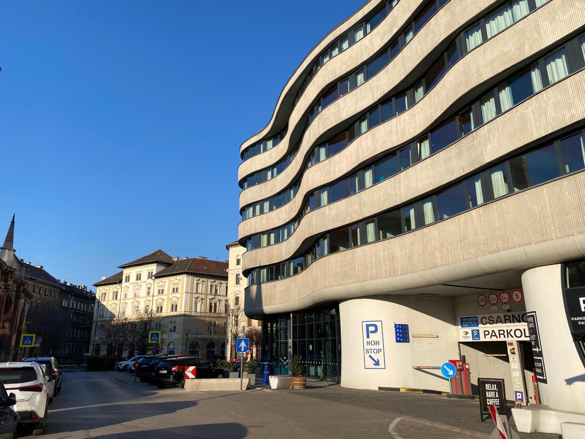 Urban Haven - 3 Beds, 3 Baths, Free Parking, Near Central Market Budapeşte Dış mekan fotoğraf