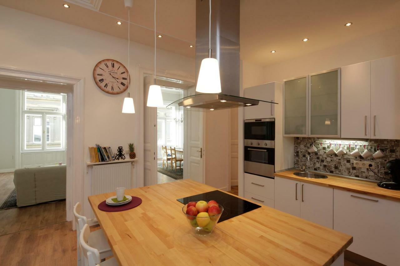 Urban Haven - 3 Beds, 3 Baths, Free Parking, Near Central Market Budapeşte Dış mekan fotoğraf