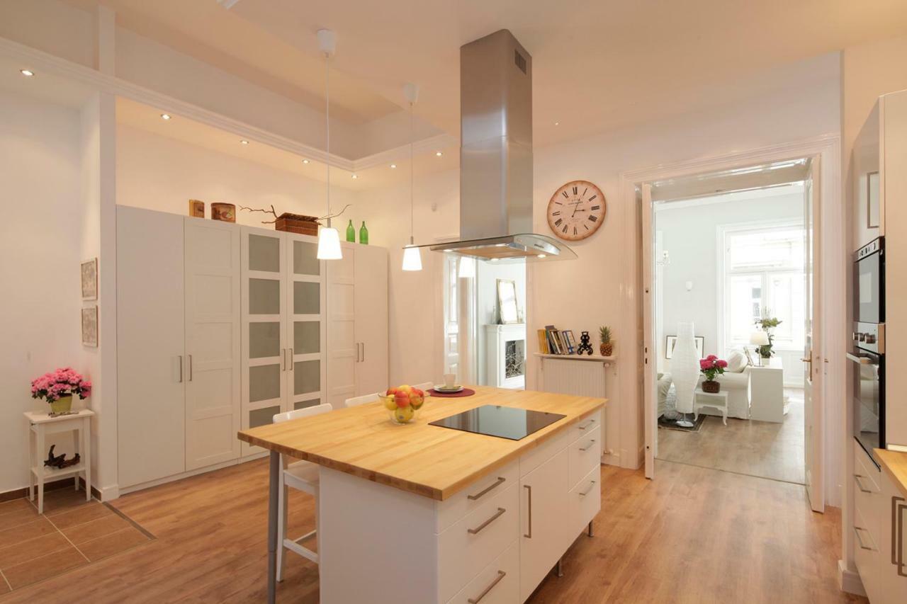 Urban Haven - 3 Beds, 3 Baths, Free Parking, Near Central Market Budapeşte Dış mekan fotoğraf