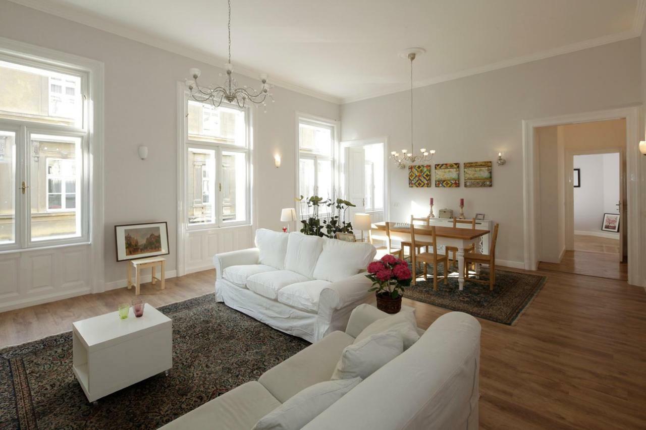 Urban Haven - 3 Beds, 3 Baths, Free Parking, Near Central Market Budapeşte Dış mekan fotoğraf