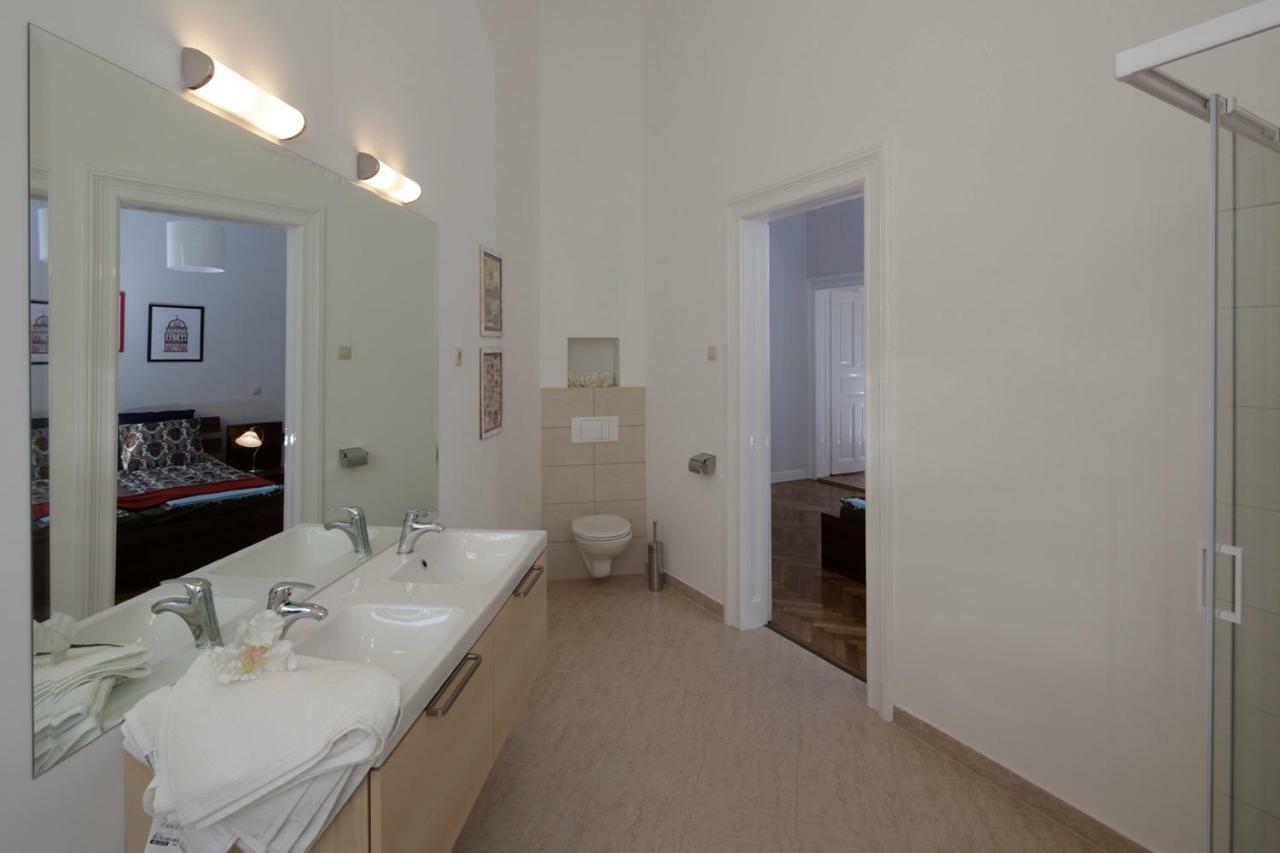Urban Haven - 3 Beds, 3 Baths, Free Parking, Near Central Market Budapeşte Dış mekan fotoğraf