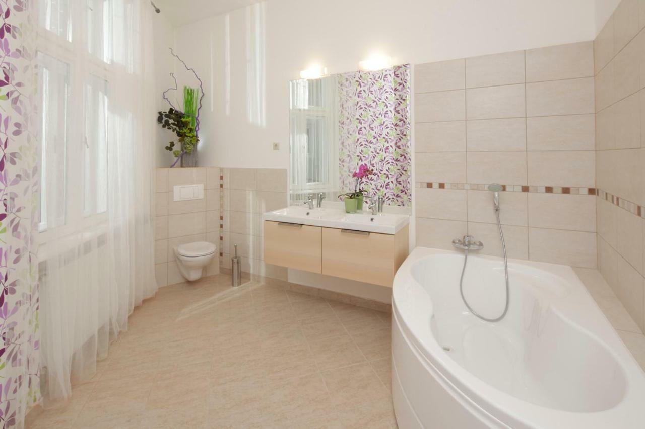 Urban Haven - 3 Beds, 3 Baths, Free Parking, Near Central Market Budapeşte Dış mekan fotoğraf